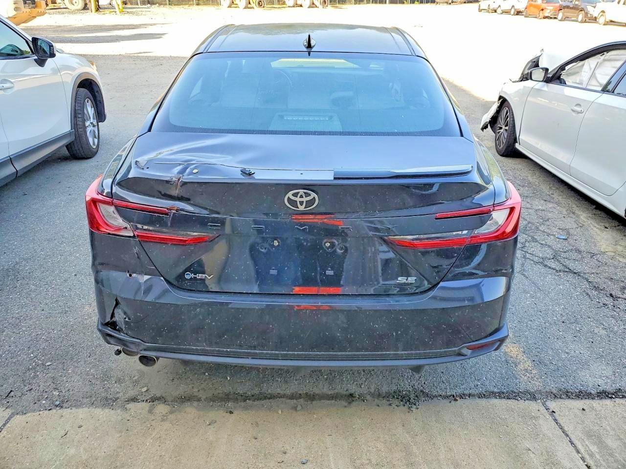 2025 Toyota Camry Se - Image 6