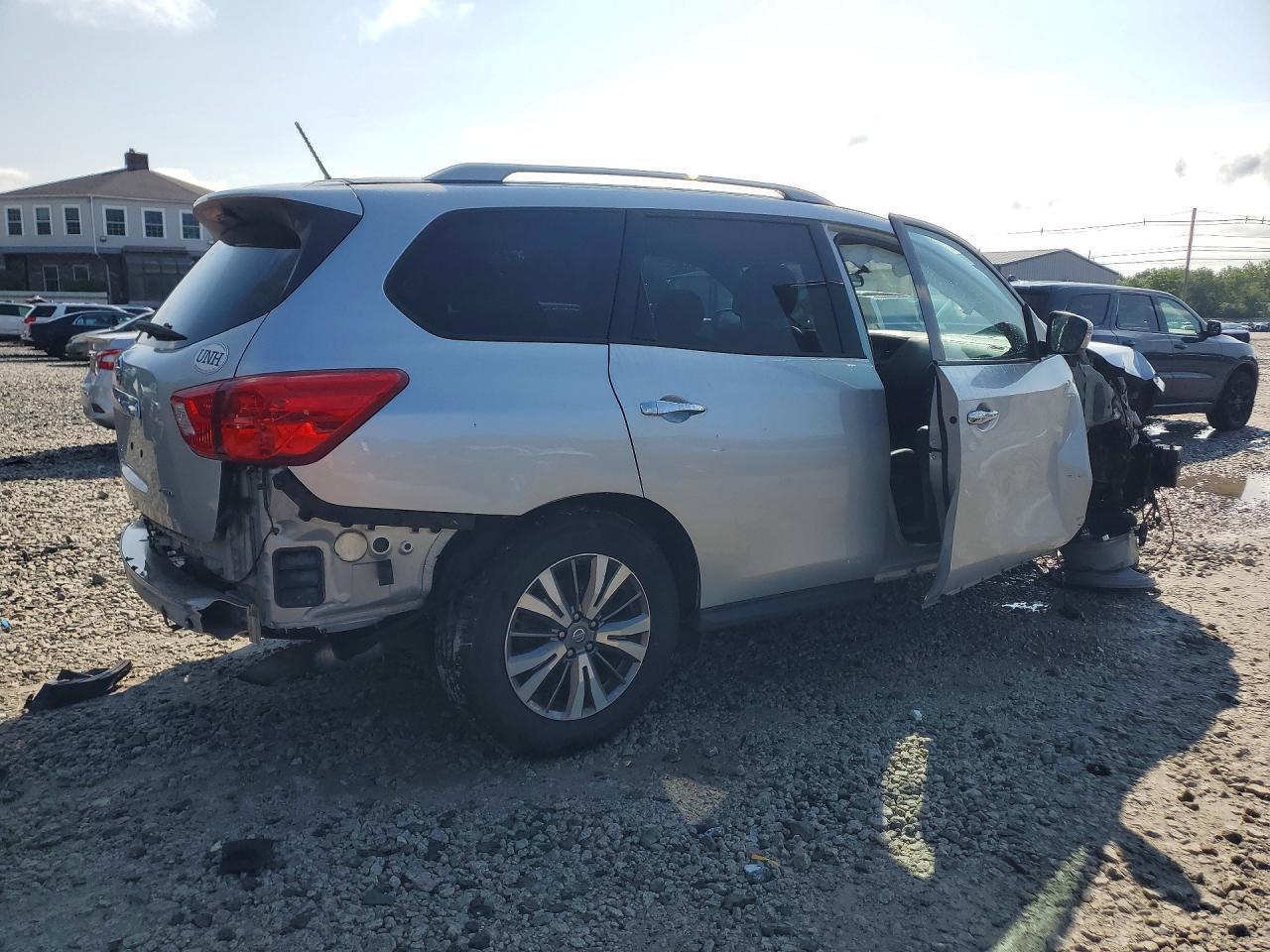 2018 Nissan Pathfinder S - Фото 3
