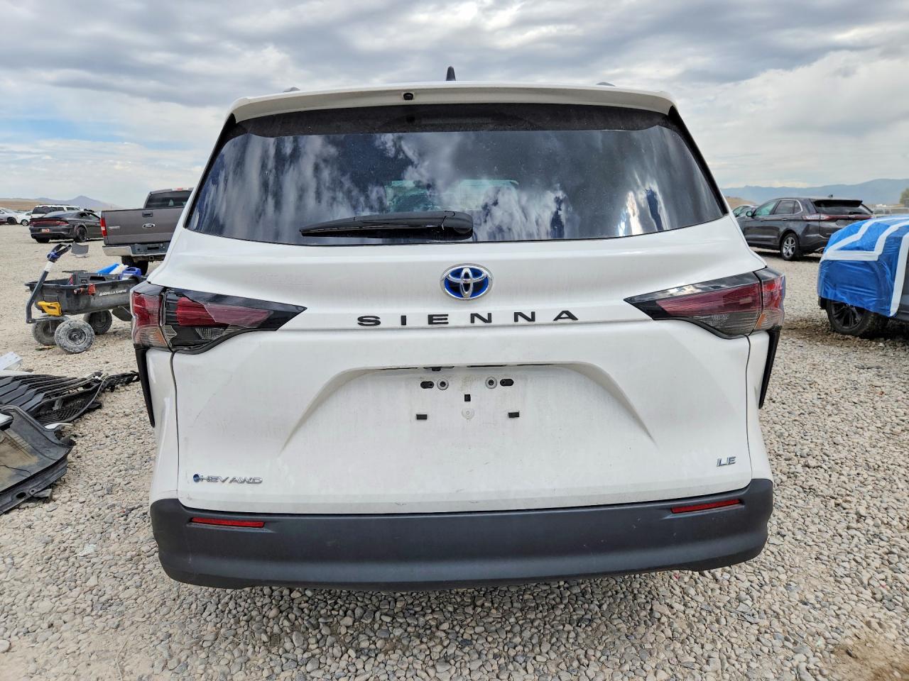 2025 Toyota Sienna Le - Image 6