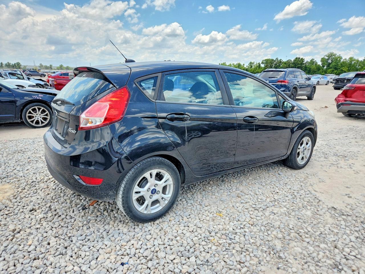2014 Ford Fiesta Se - Фото 3