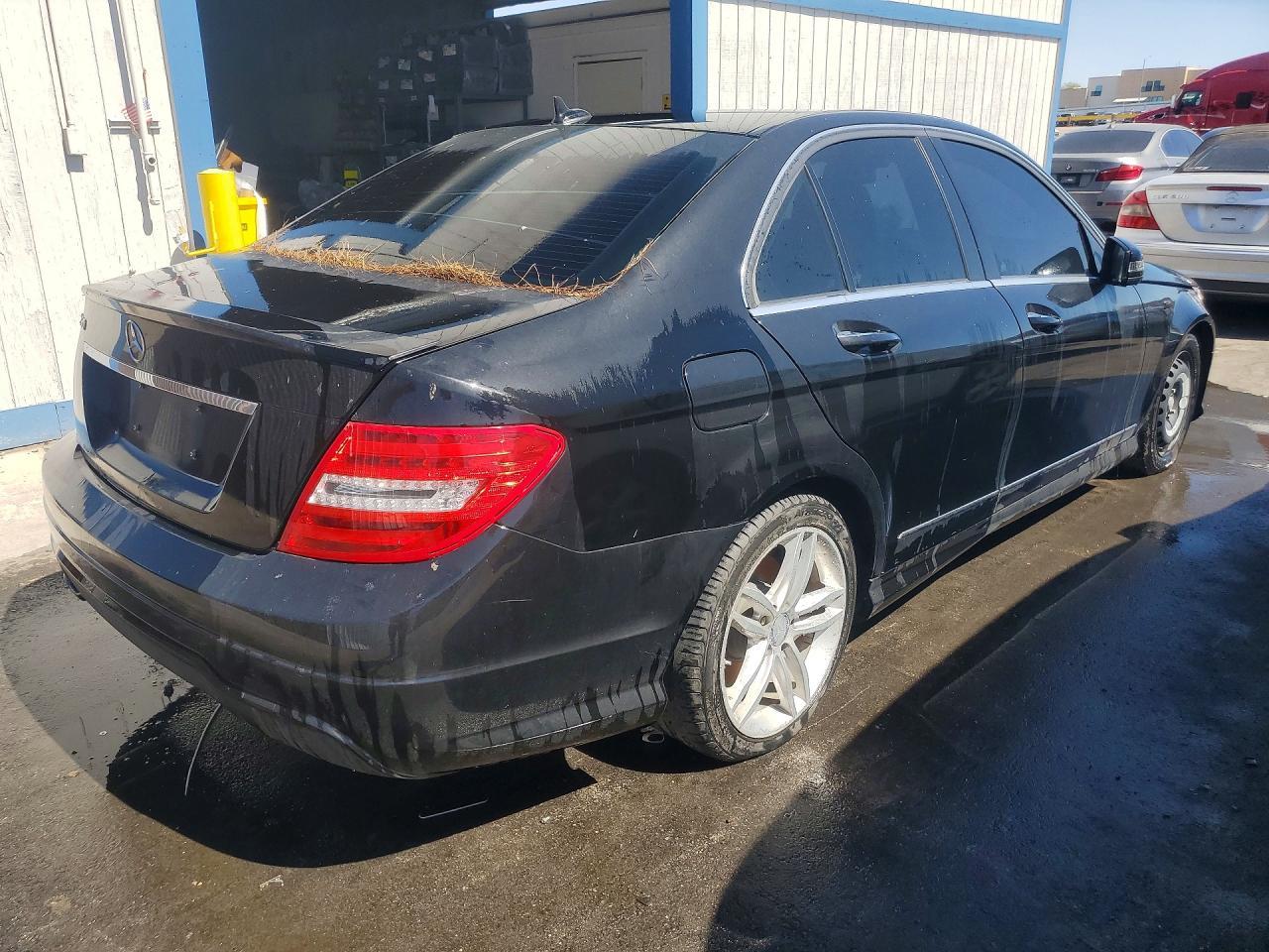 2013 Mercedes-Benz C 250 - Фото 3