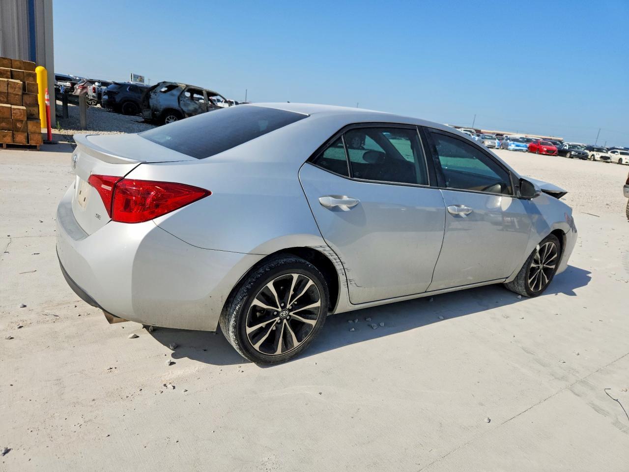 2017 Toyota Corolla Se - Фото 3