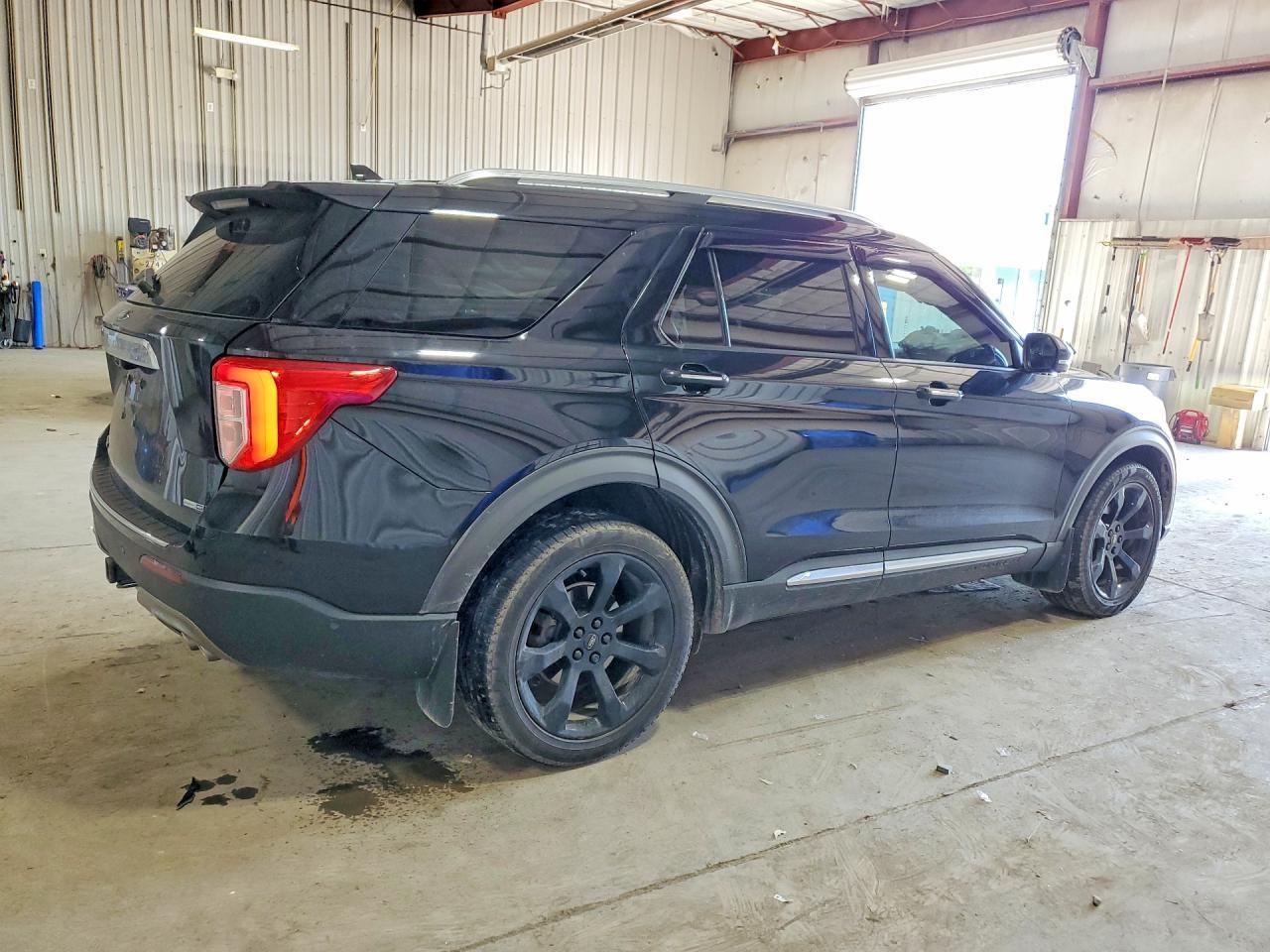 2020 Ford Explorer Platinum - Image 3