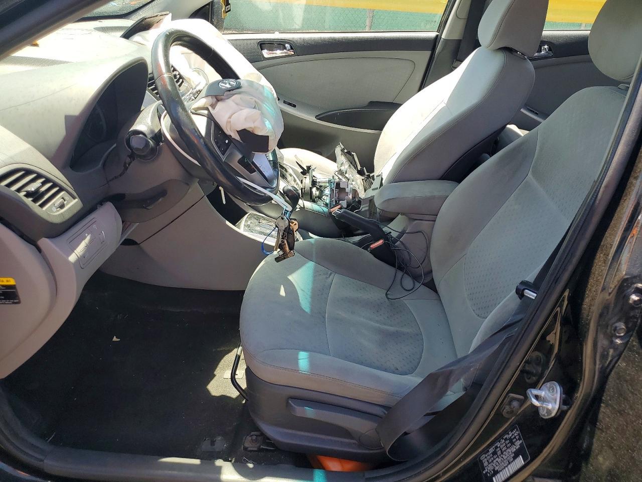 2014 Hyundai Accent Se - Фото 7