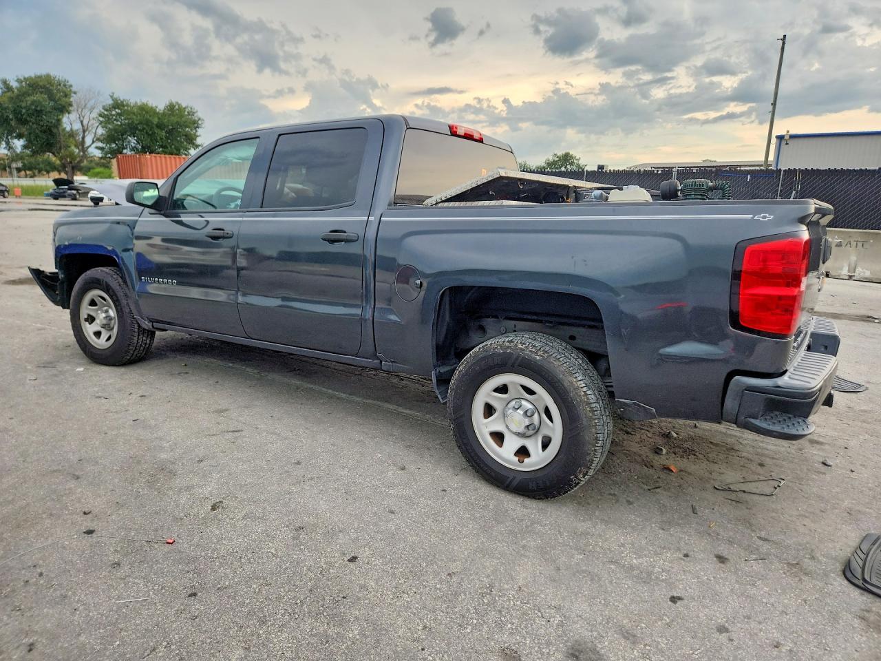 2017 Chevrolet Silverado C1500 - Фото 2