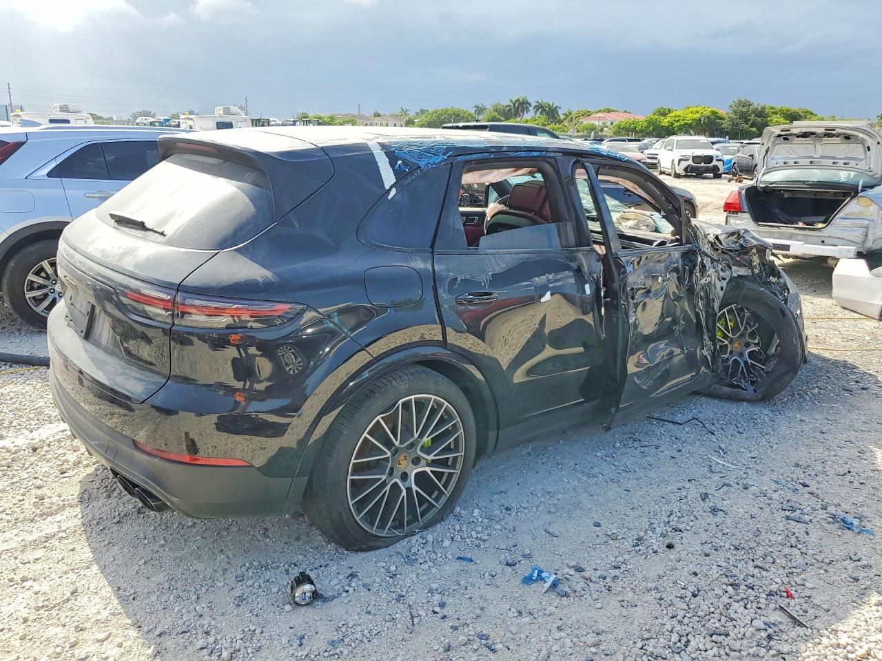 2023 Porsche Cayenne E-Hybrid - Фото 3