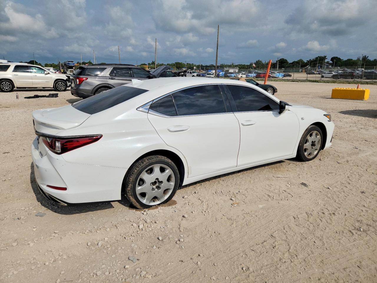 2019 Lexus Es 350 - Image 3