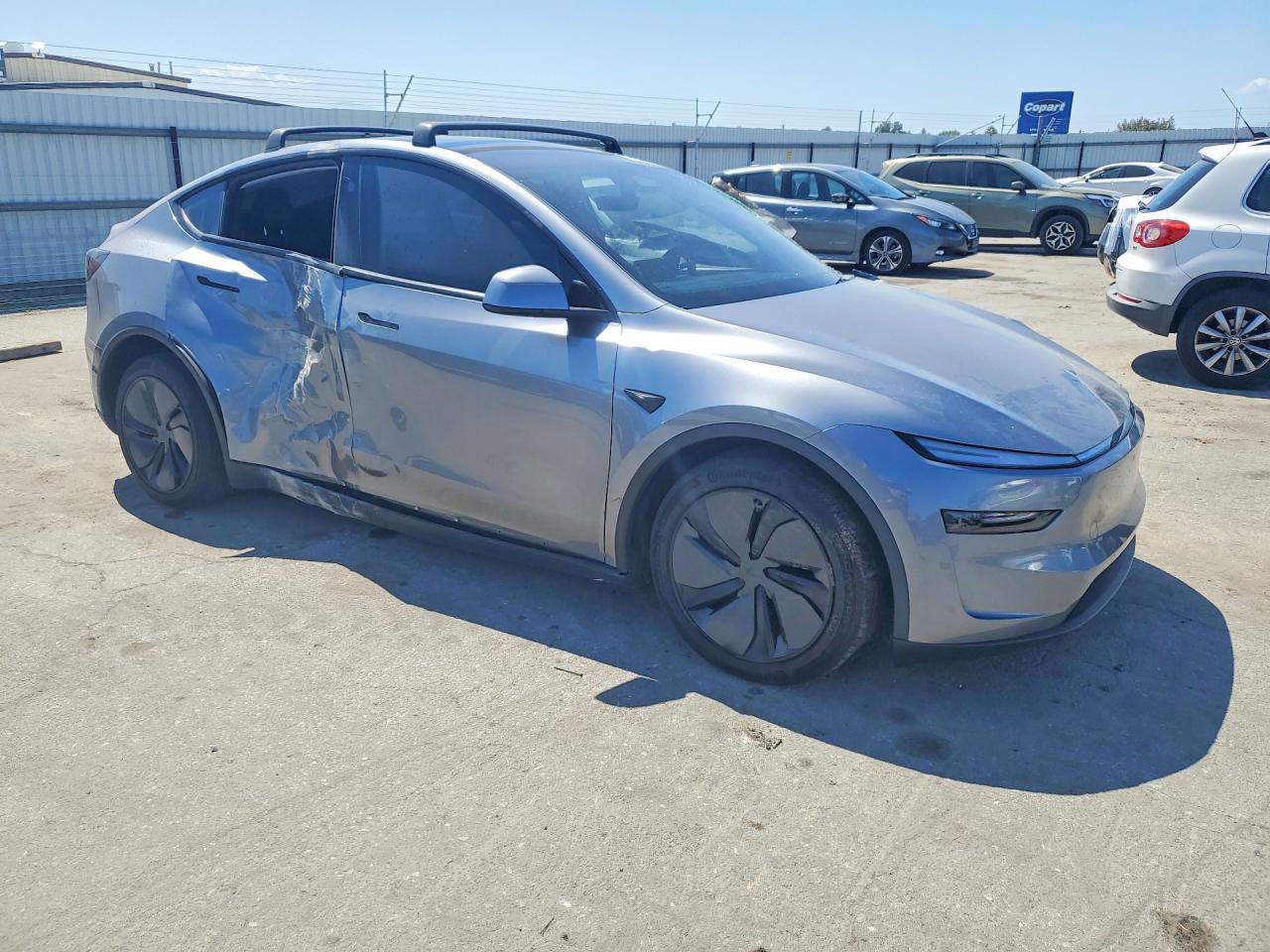 2026 Tesla Model Y - Фото 4