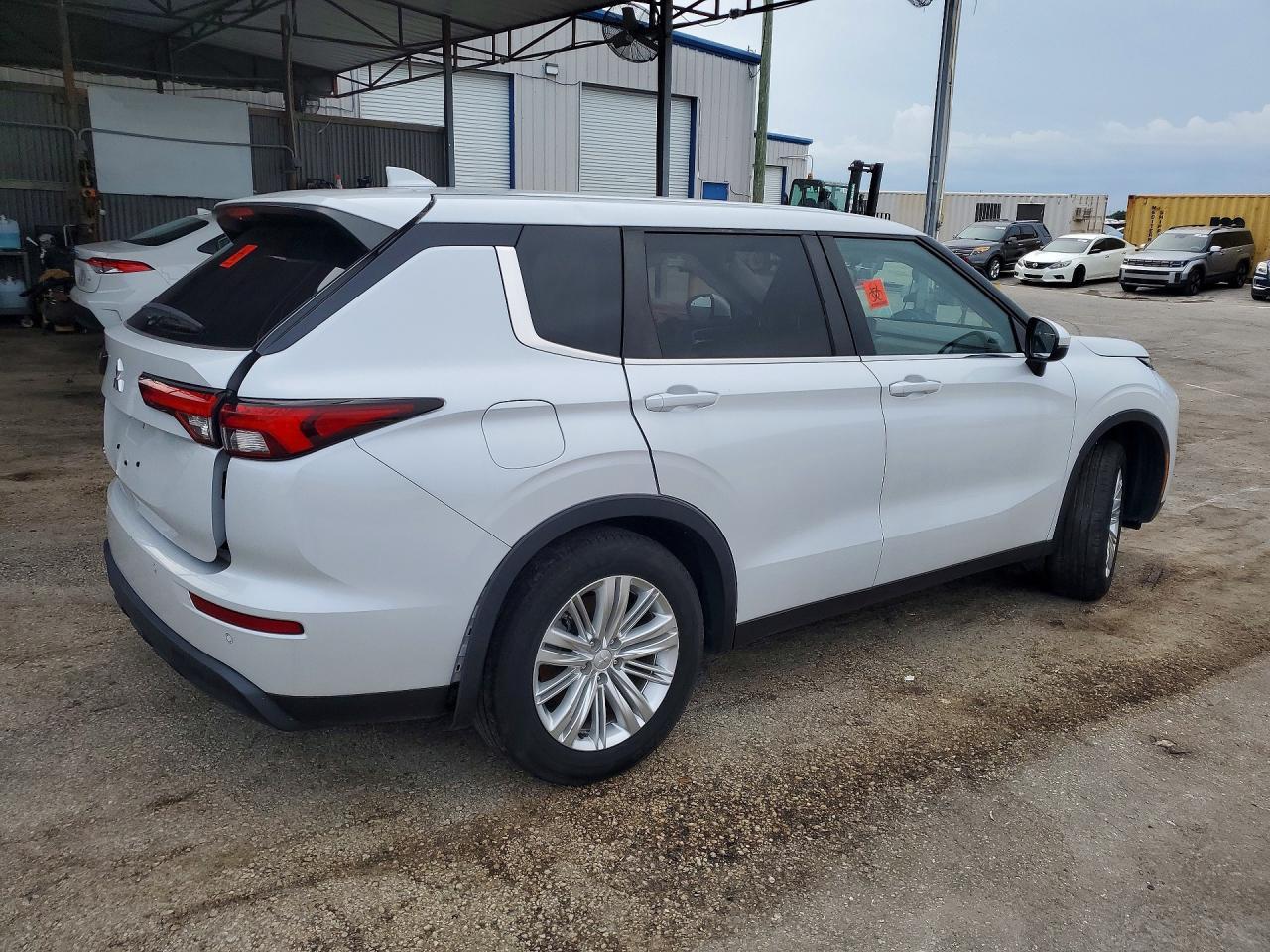 2023 Mitsubishi Outlander Es - Фото 3