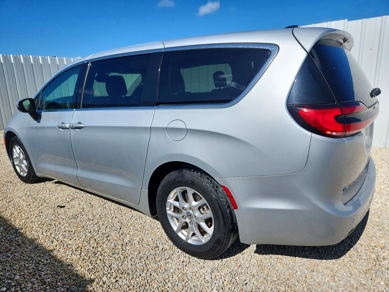 2023 Chrysler Pacifica Touring L - Фото 2