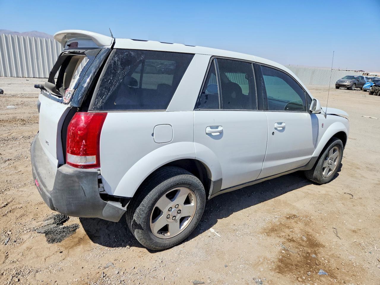 2005 Saturn Vue - Image 3