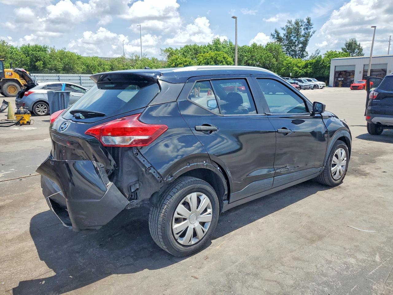 2019 Nissan Kicks S - Image 3