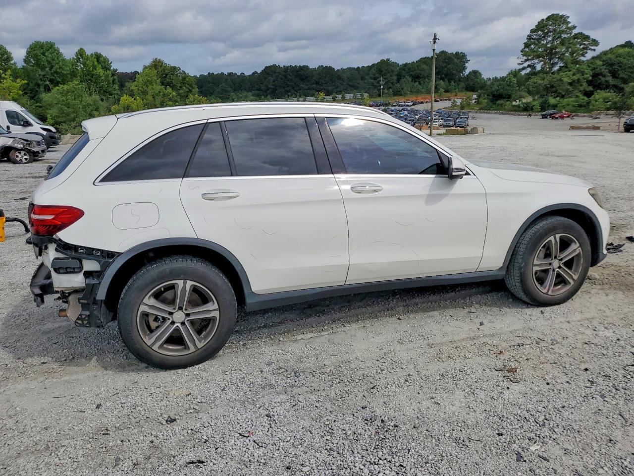 2017 Mercedes-Benz Glc 300 - Фото 3