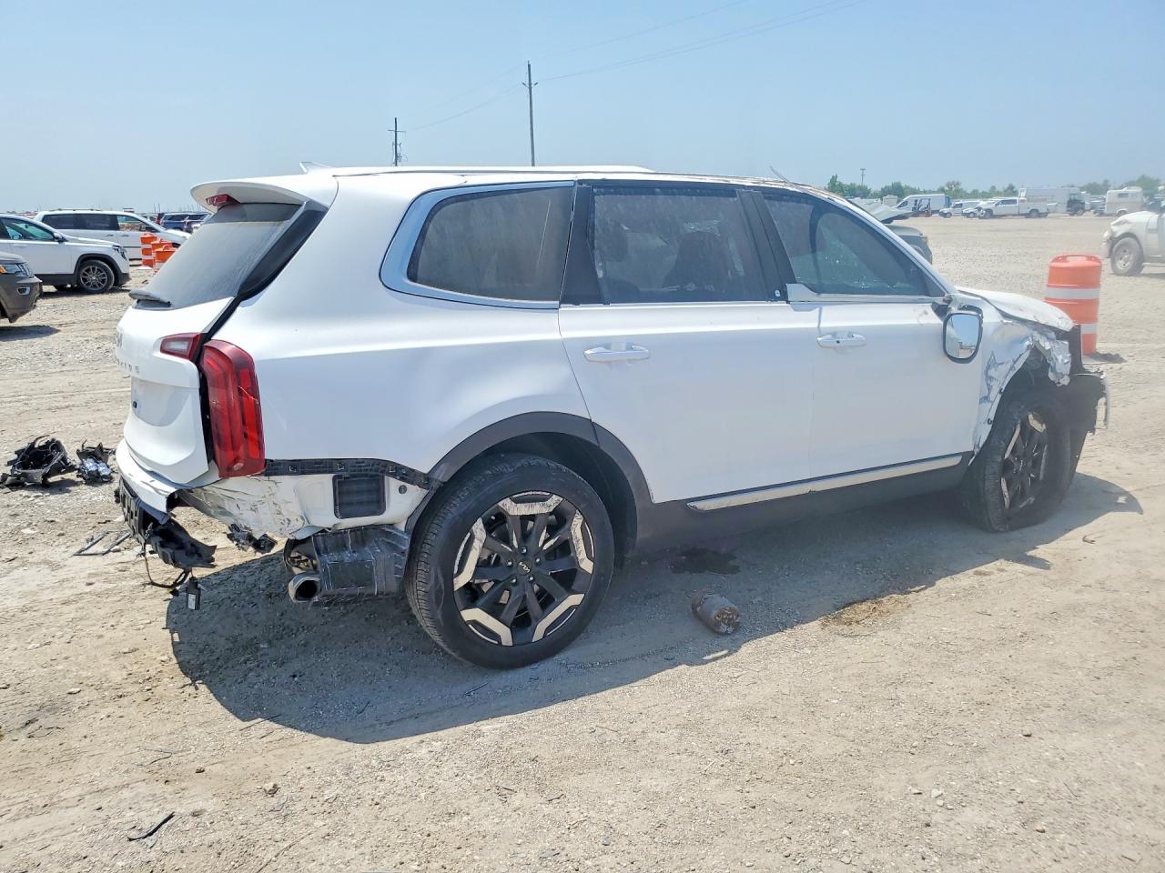 2025 Kia Telluride S - Image 3
