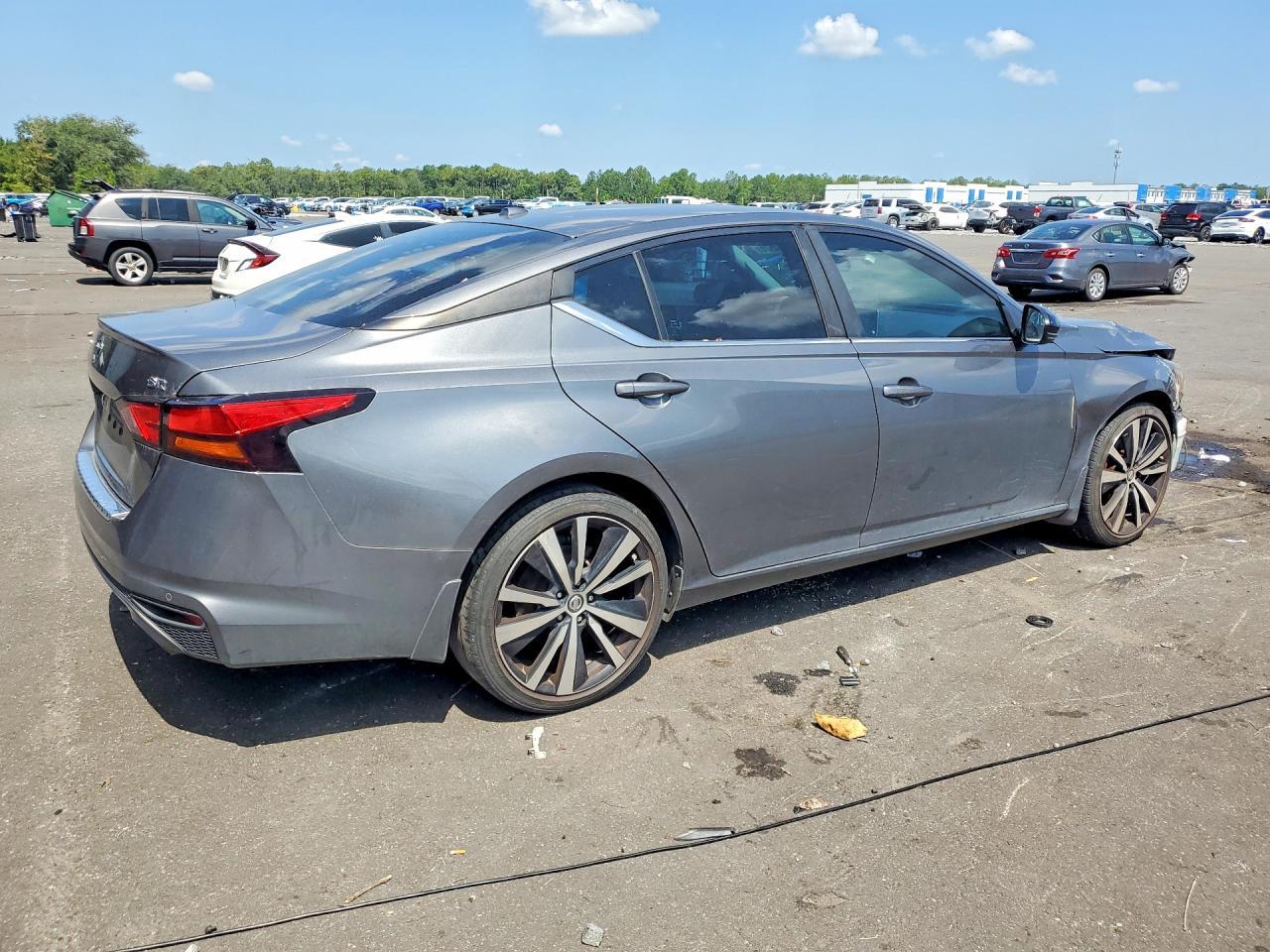 2020 Nissan Altima Sr - Image 3