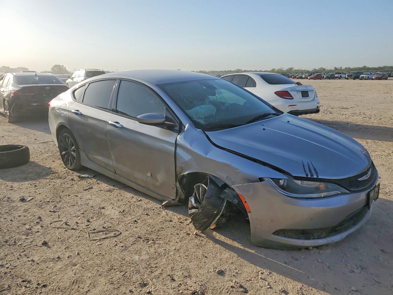 2015 Chrysler 200 S - Фото 4