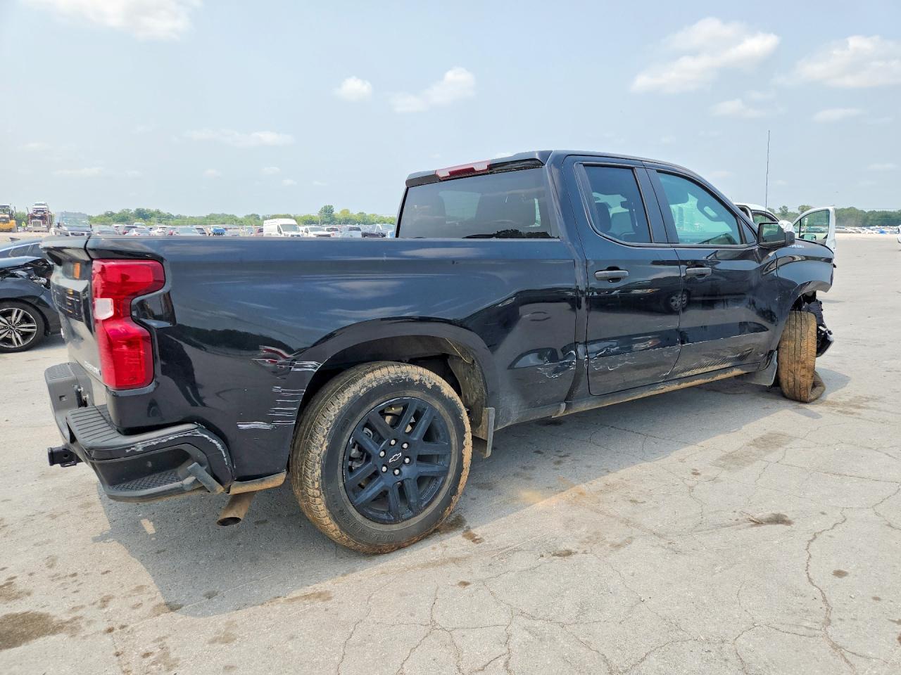 2024 Chevrolet Silverado C1500 Custom - Фото 3