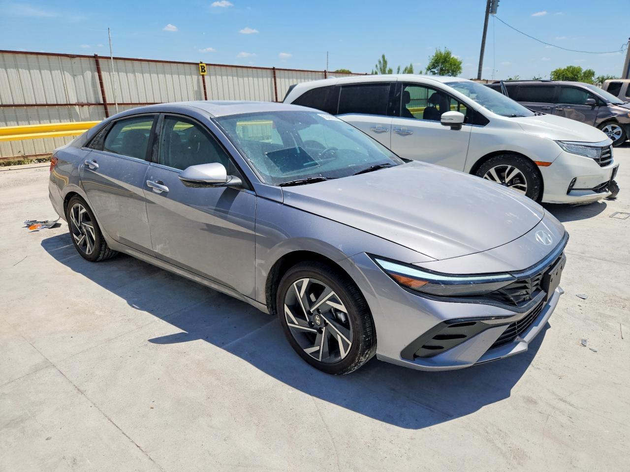 2026 Hyundai Elantra Limited - Фото 4