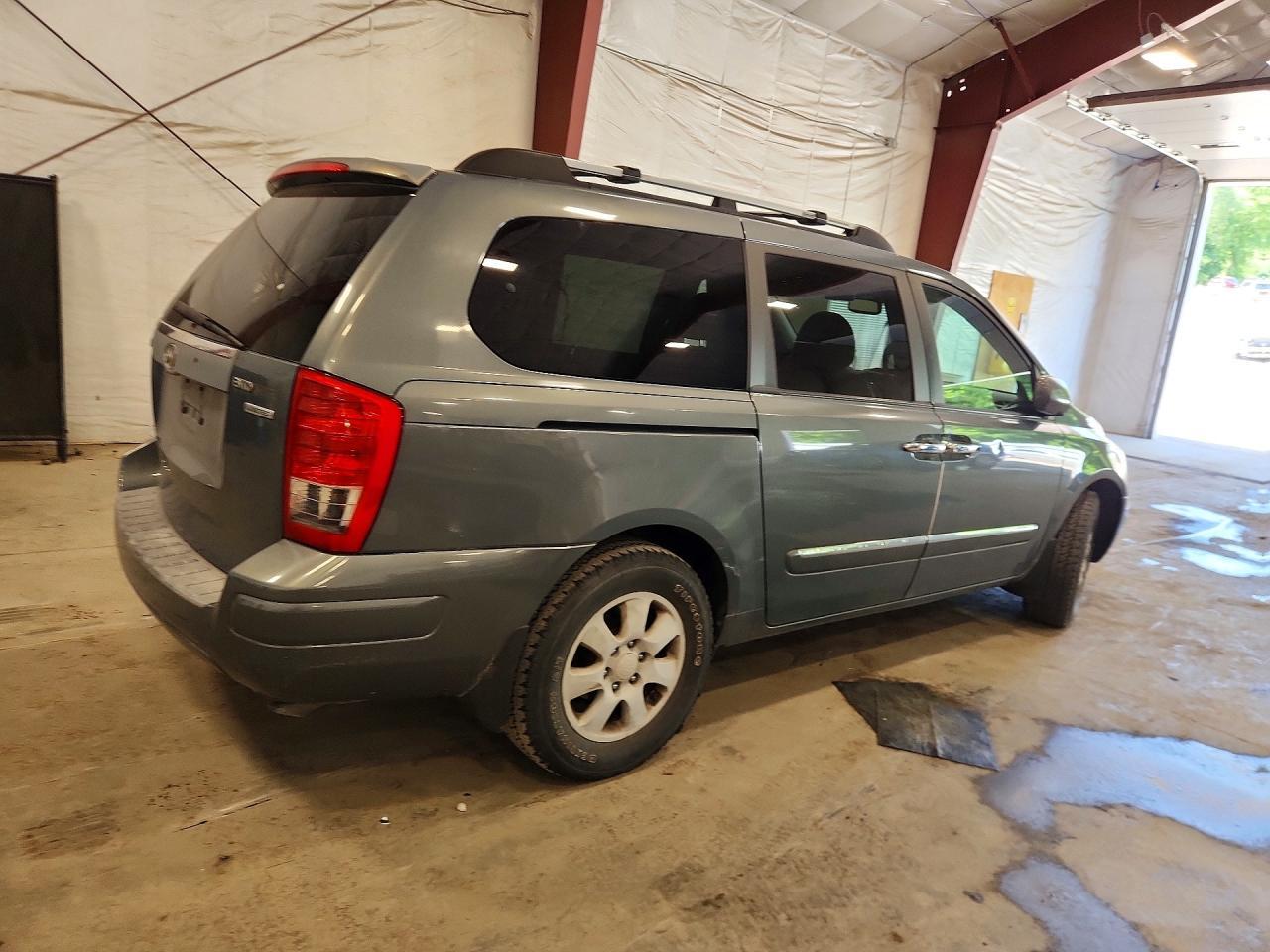 2007 Hyundai Entourage Gls - Image 3