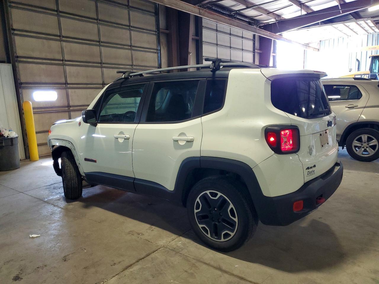 2015 Jeep Renegade Trailhawk - Фото 2