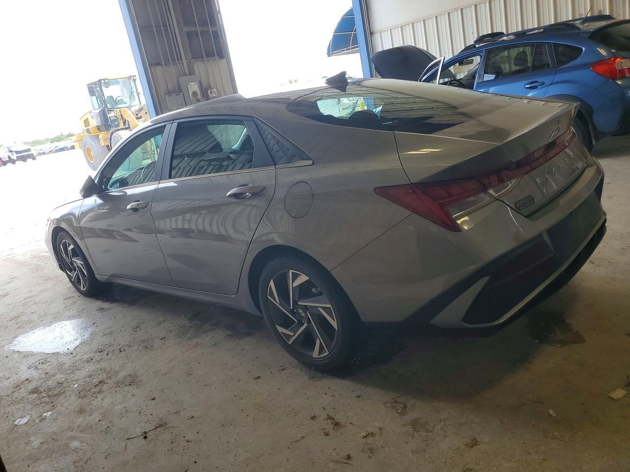 2024 Hyundai Elantra Sel - Image 2