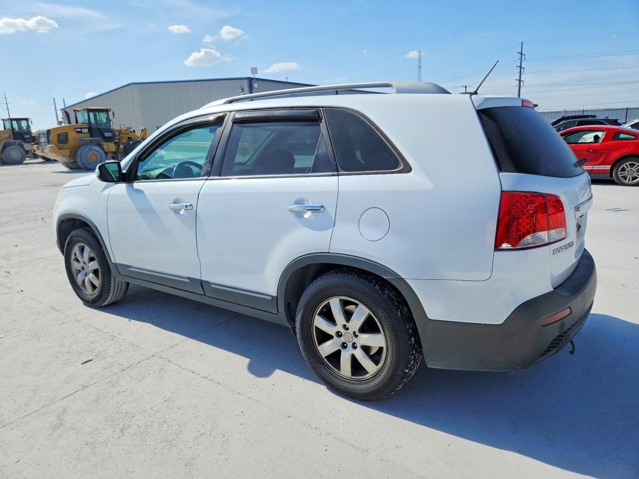 2011 Kia Sorento Lx - Image 2