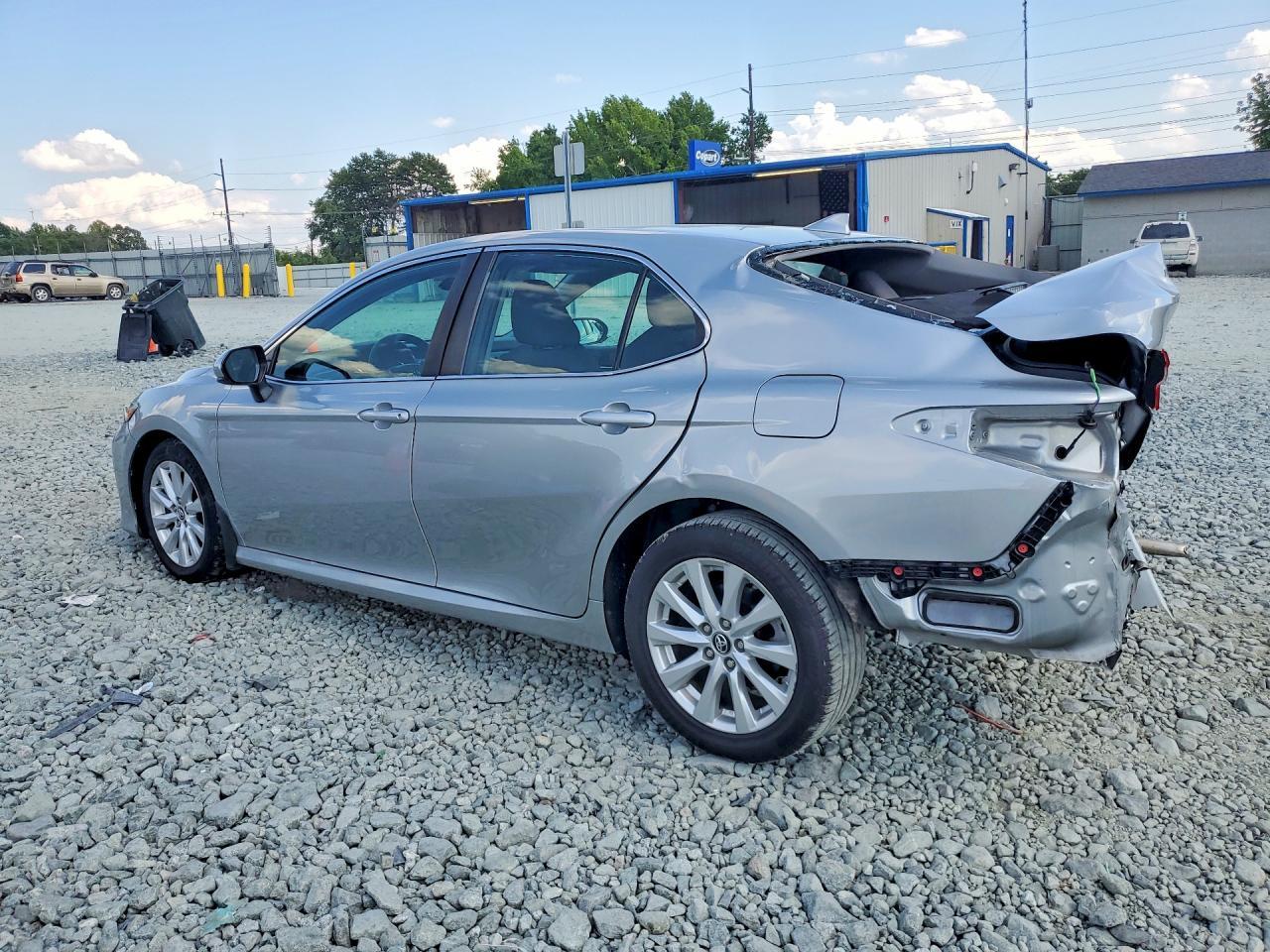 2019 Toyota Camry Le - Фото 2