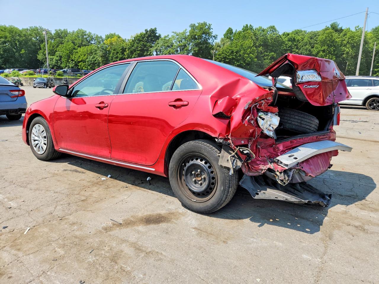2013 Toyota Camry Le - Фото 2