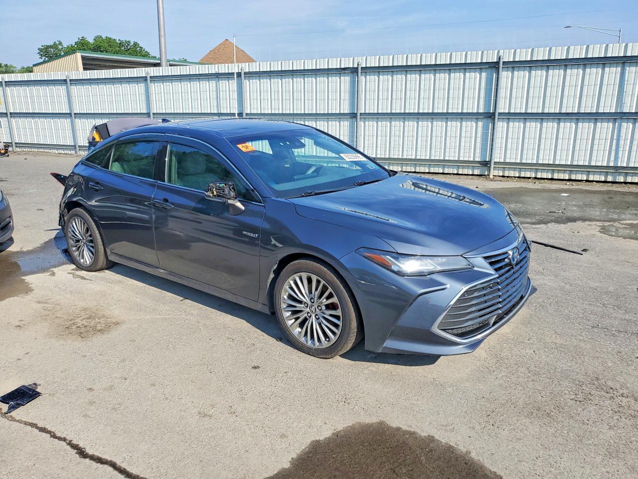 2019 Toyota Avalon Hybrid Limited - Фото 4