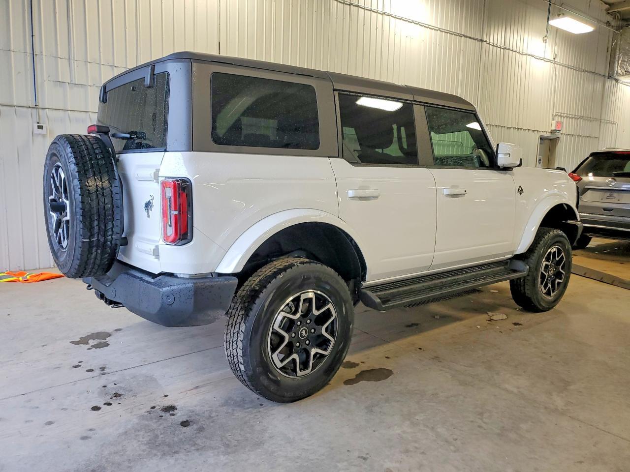 2025 Ford Bronco Outer Banks - Фото 3