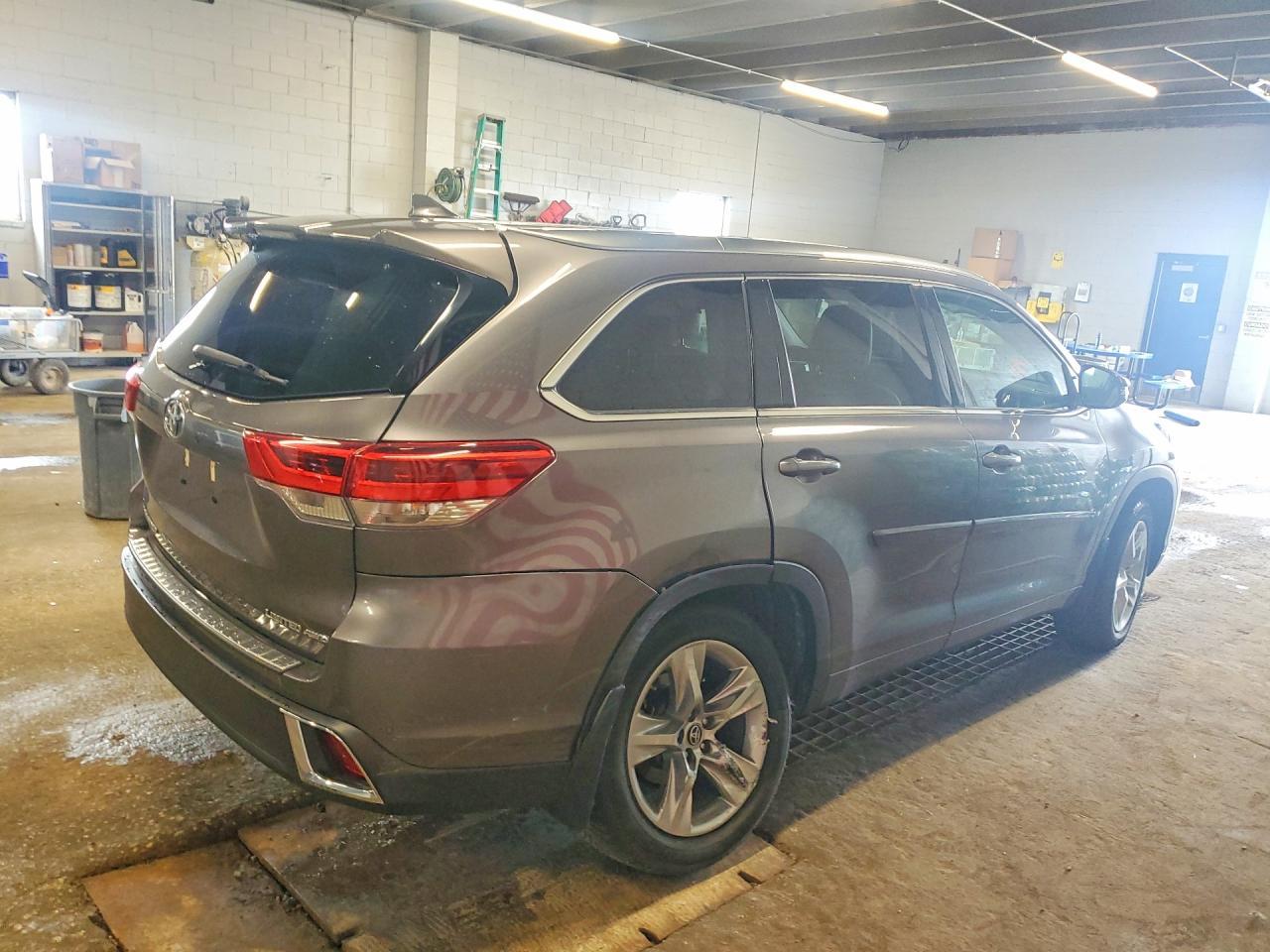 2019 Toyota Highlander Limited - Image 3