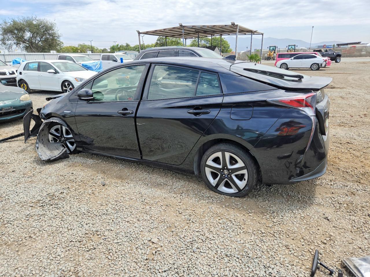 2016 Toyota Prius Three Touring - Фото 2