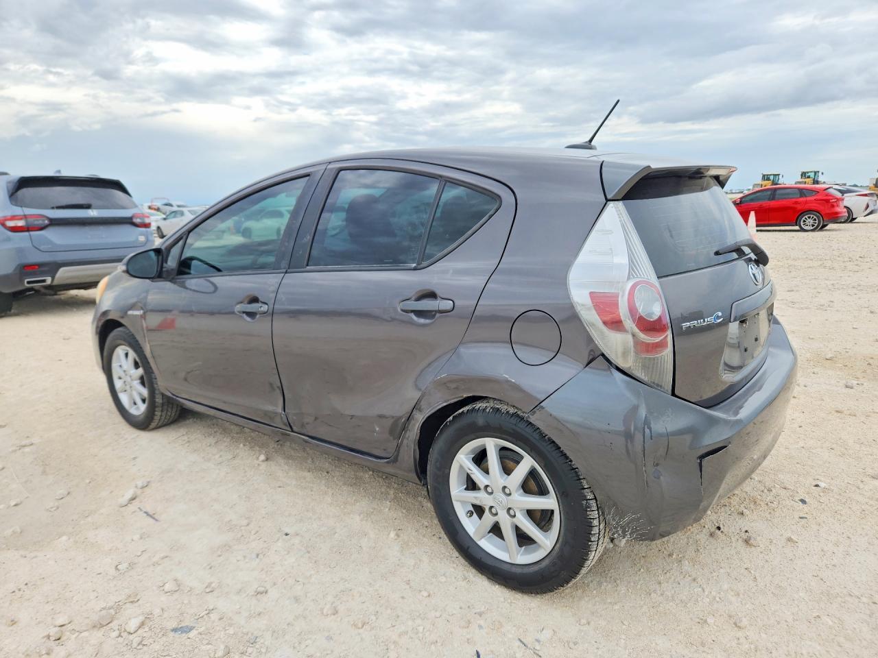 2013 Toyota Prius C Three - Фото 2