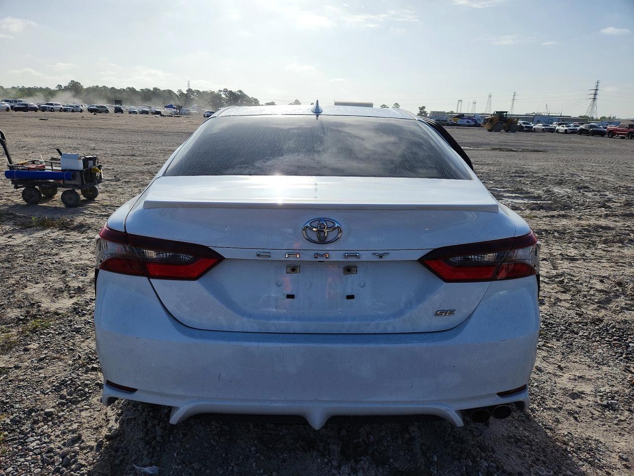 2022 Toyota Camry Se - Фото 6