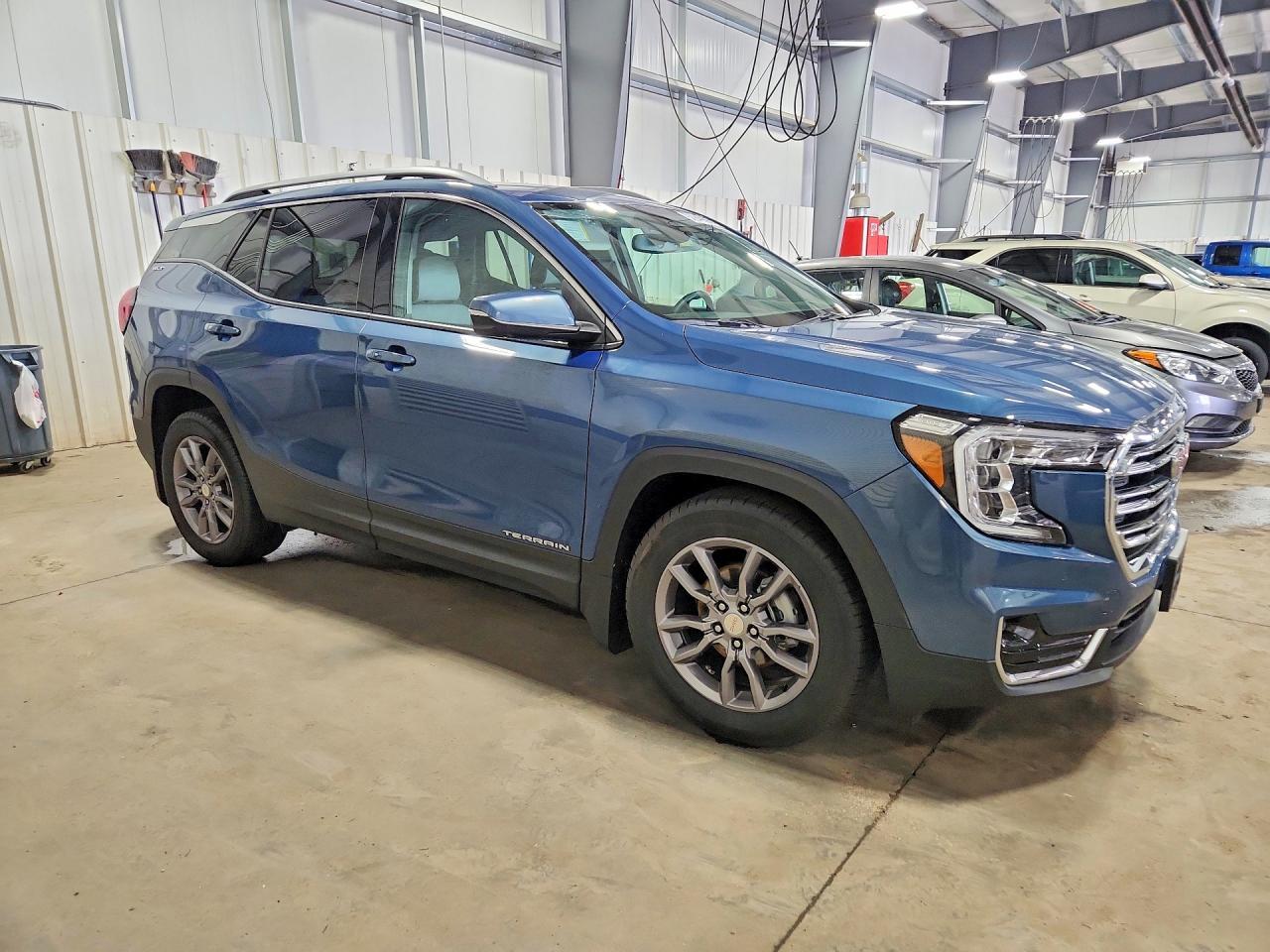 2024 GMC Terrain Slt - Image 4