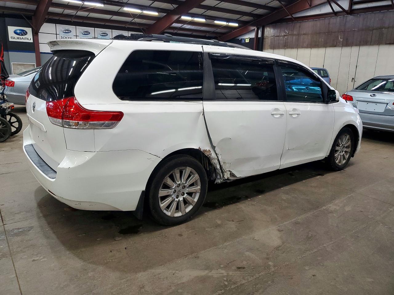 2011 Toyota Sienna Xle 7-Passenger - Image 3