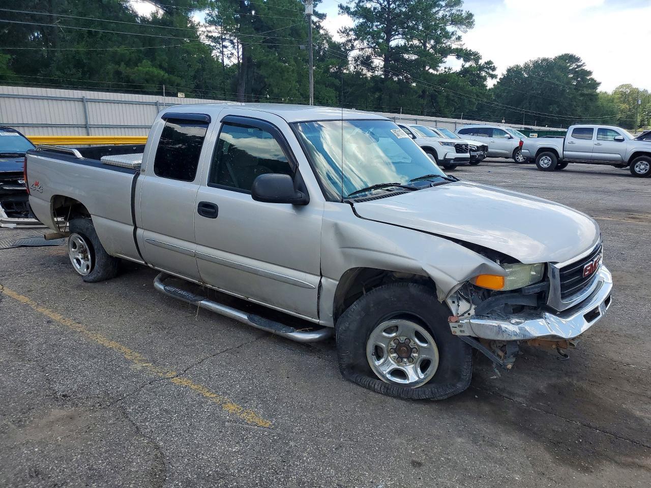 2004 GMC New Sierra K1500 - Image 4