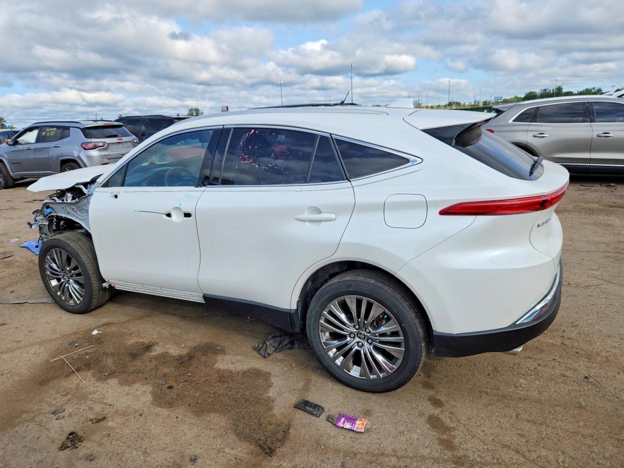 2024 Toyota Venza Xle - Image 2