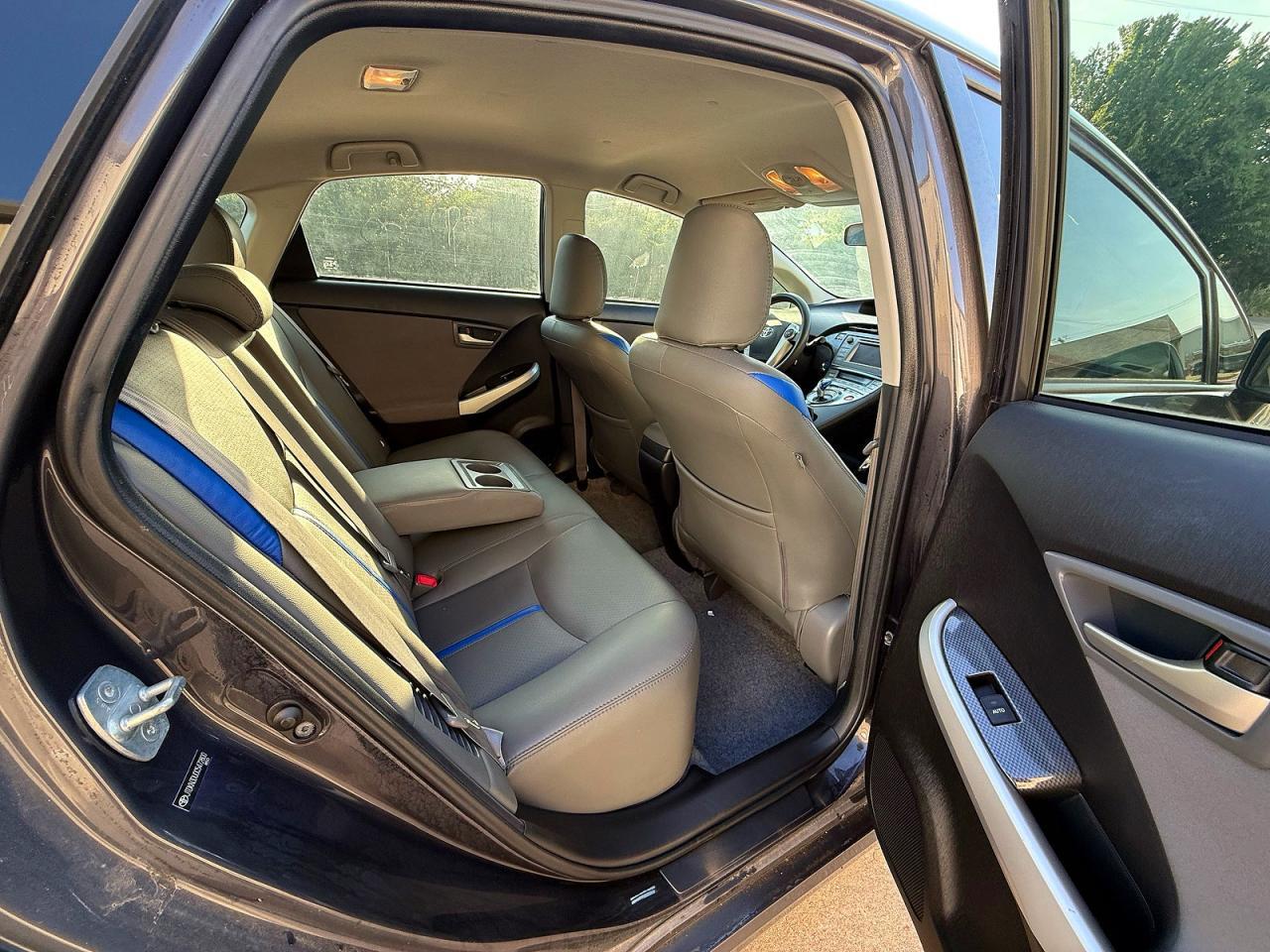 2012 Toyota Prius Two - Фото 6