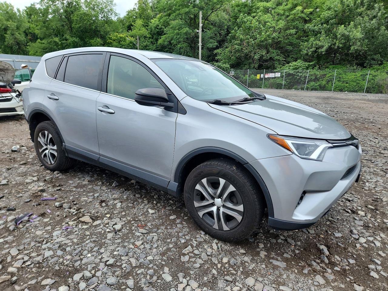 2018 Toyota Rav4 Le - Image 4