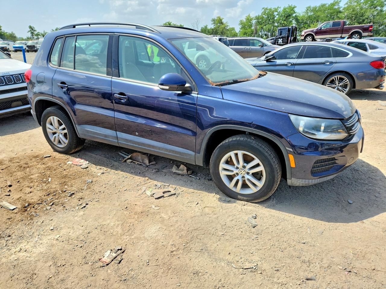 2016 Volkswagen Tiguan S - Image 4