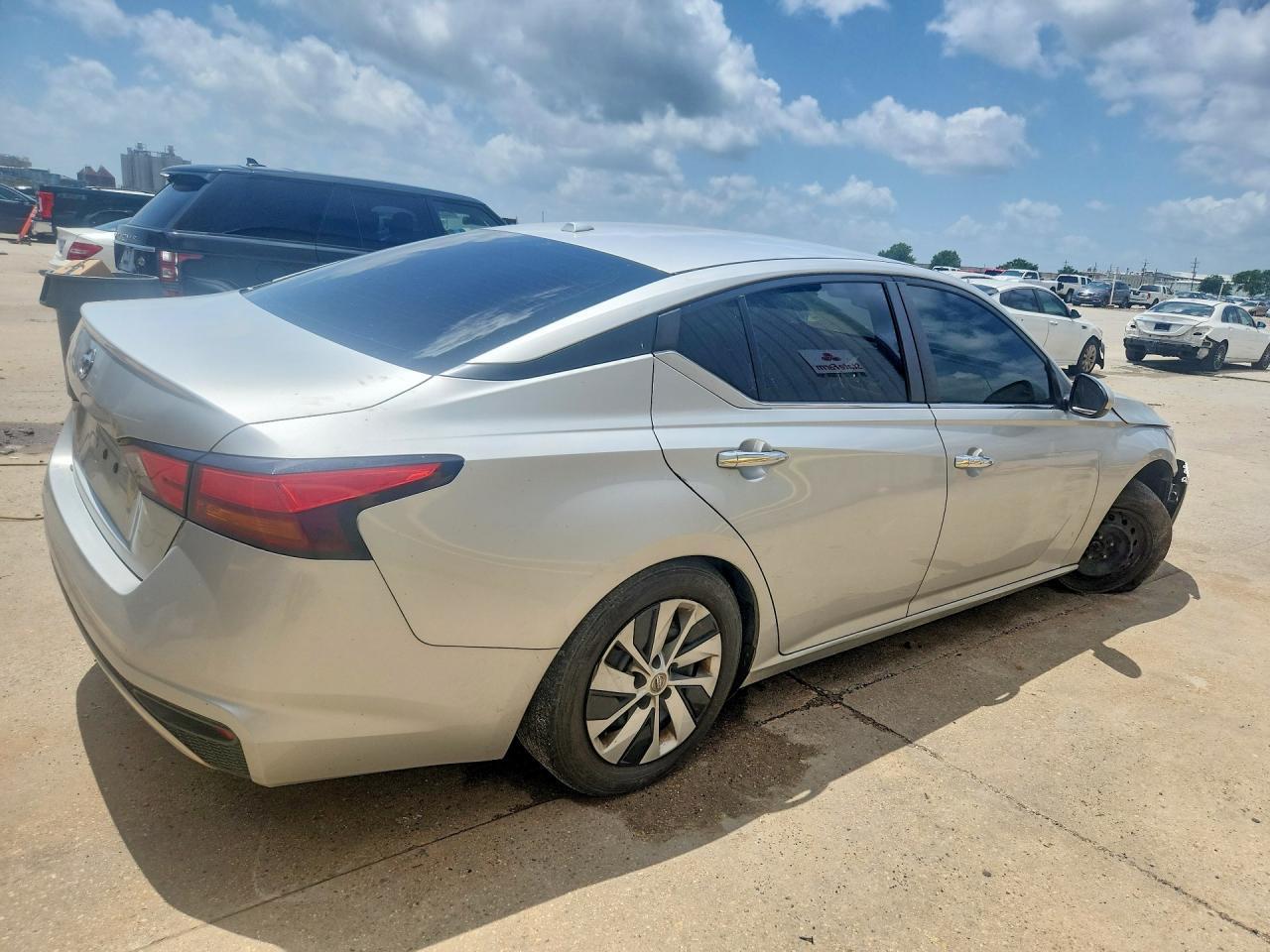 2020 Nissan Altima S - Фото 3