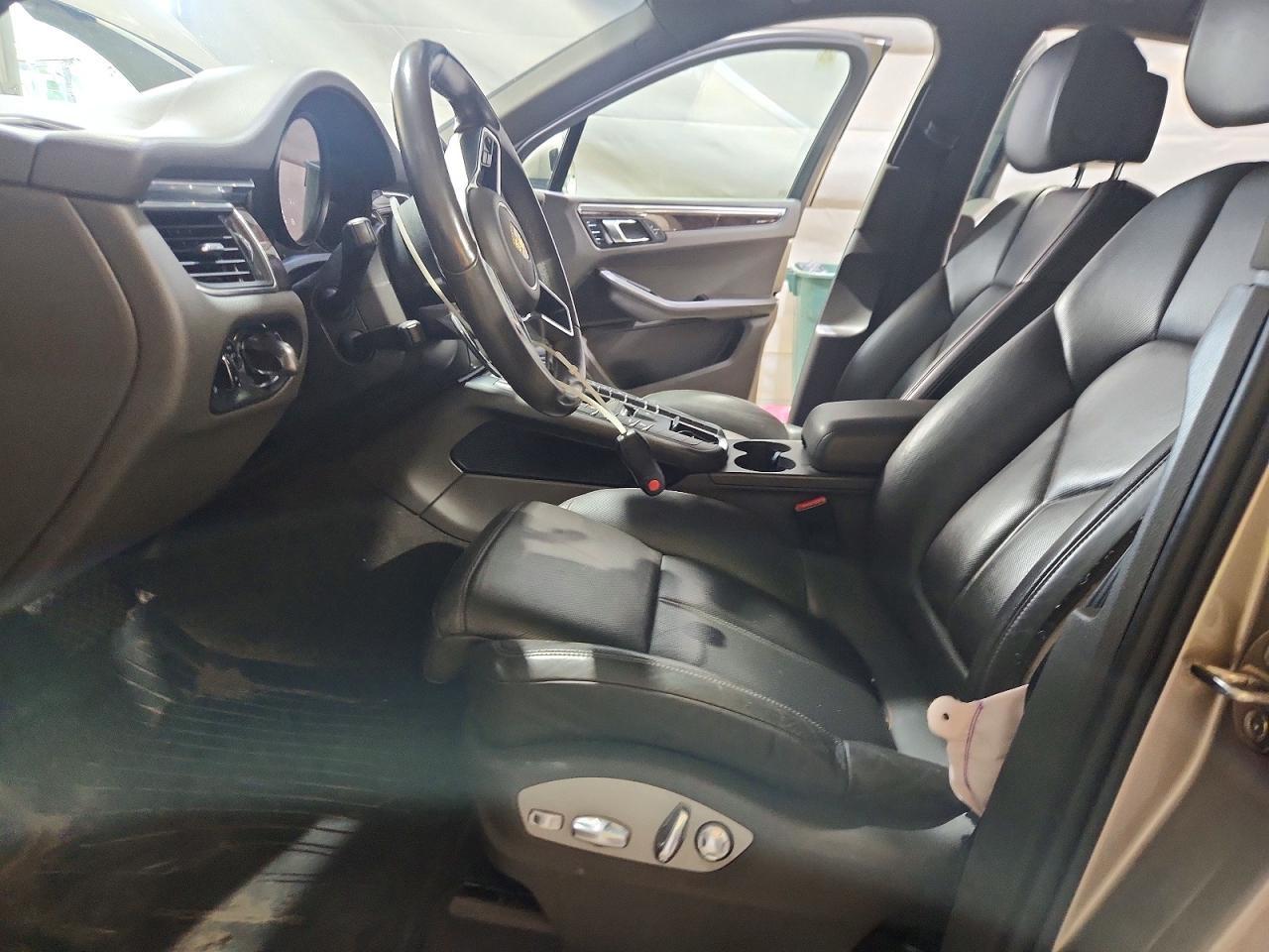 2015 Porsche Macan S - Image 7