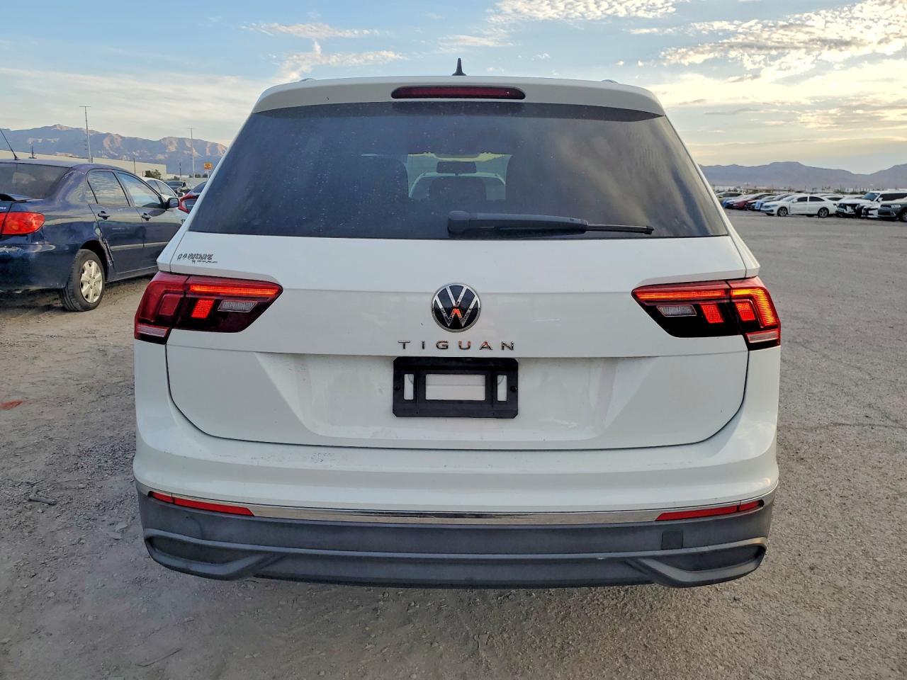 2022 Volkswagen Tiguan S - Фото 6