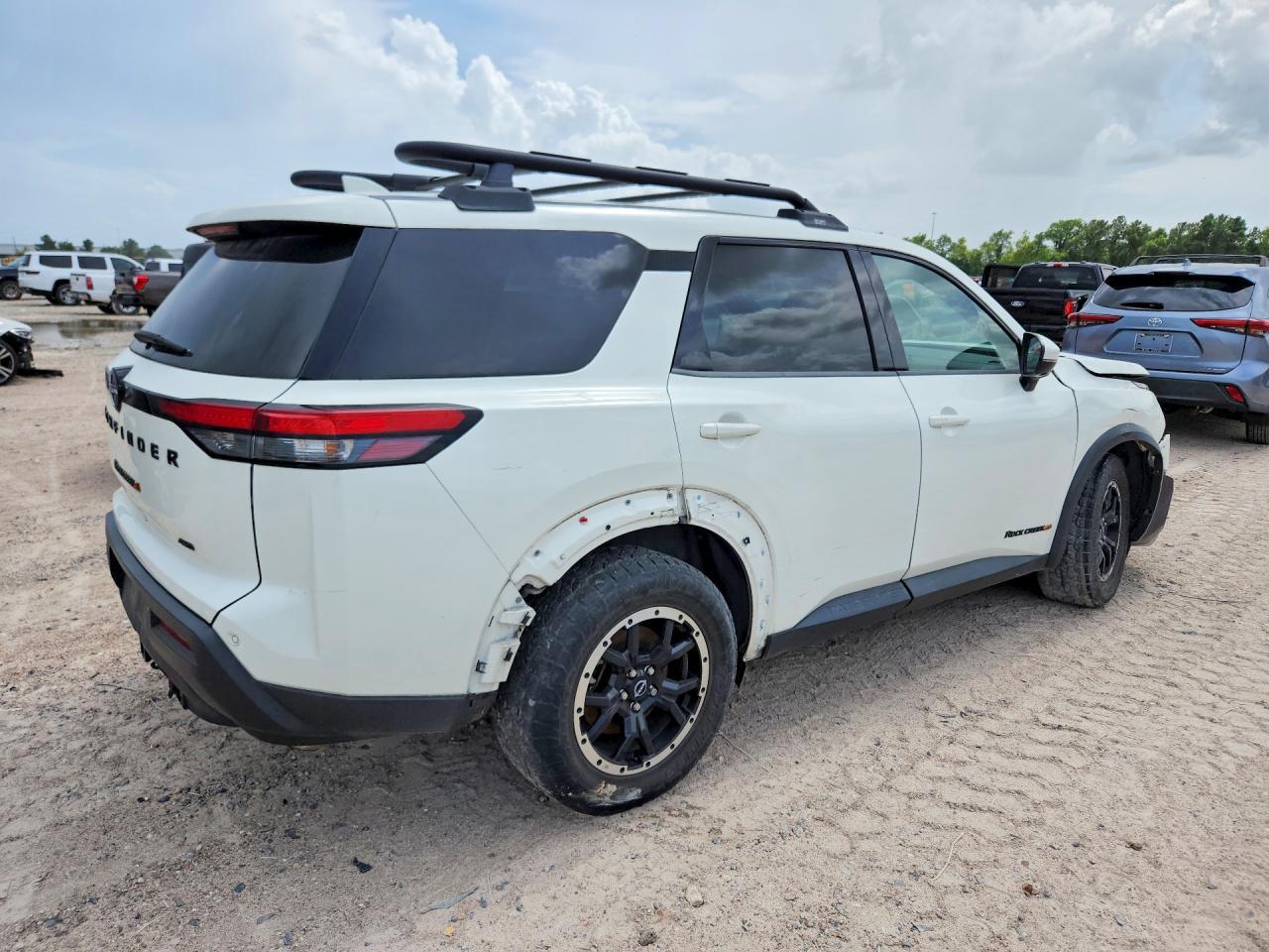 2023 Nissan Pathfinder Sv - Фото 3
