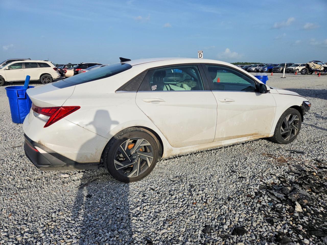 2025 Hyundai Elantra Sel - Image 3