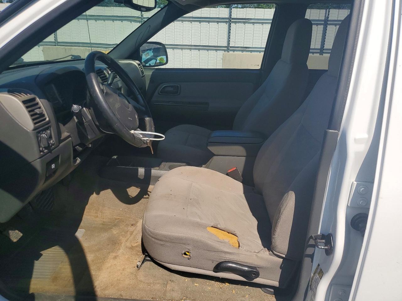 2004 Chevrolet Colorado - Image 7