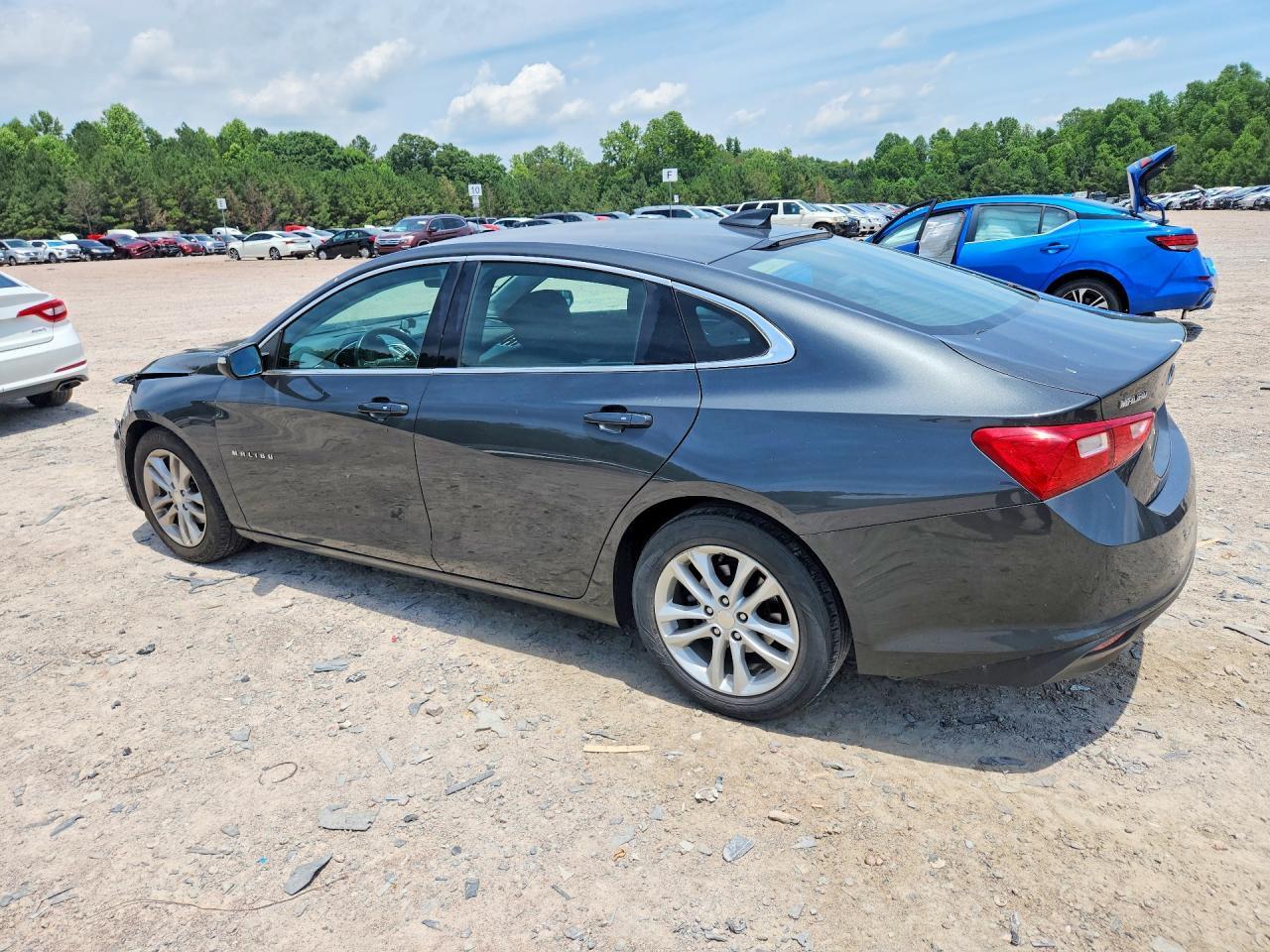 2018 Chevrolet Malibu Lt - Image 2