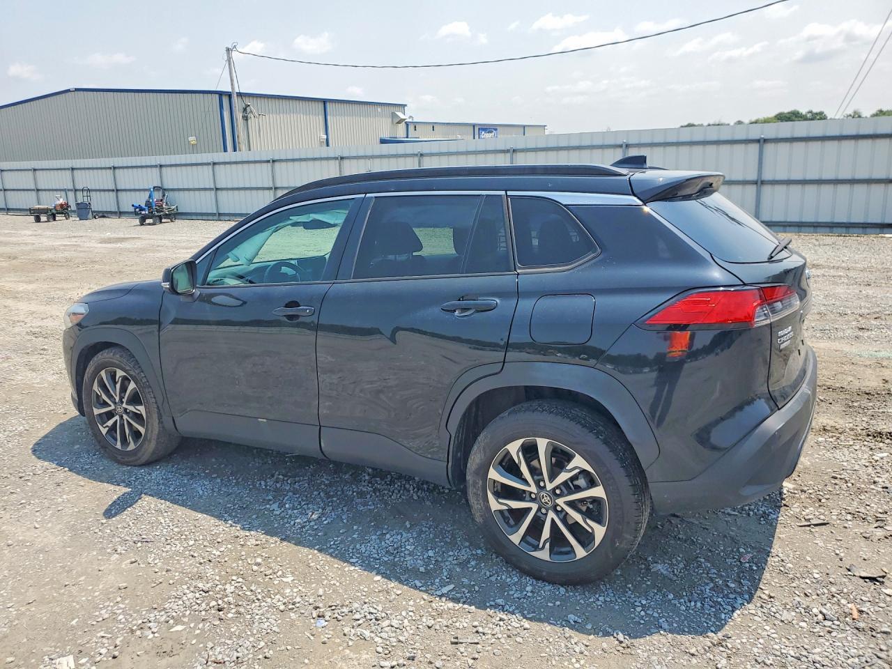 2023 Toyota Corolla Cross Xle - Image 2
