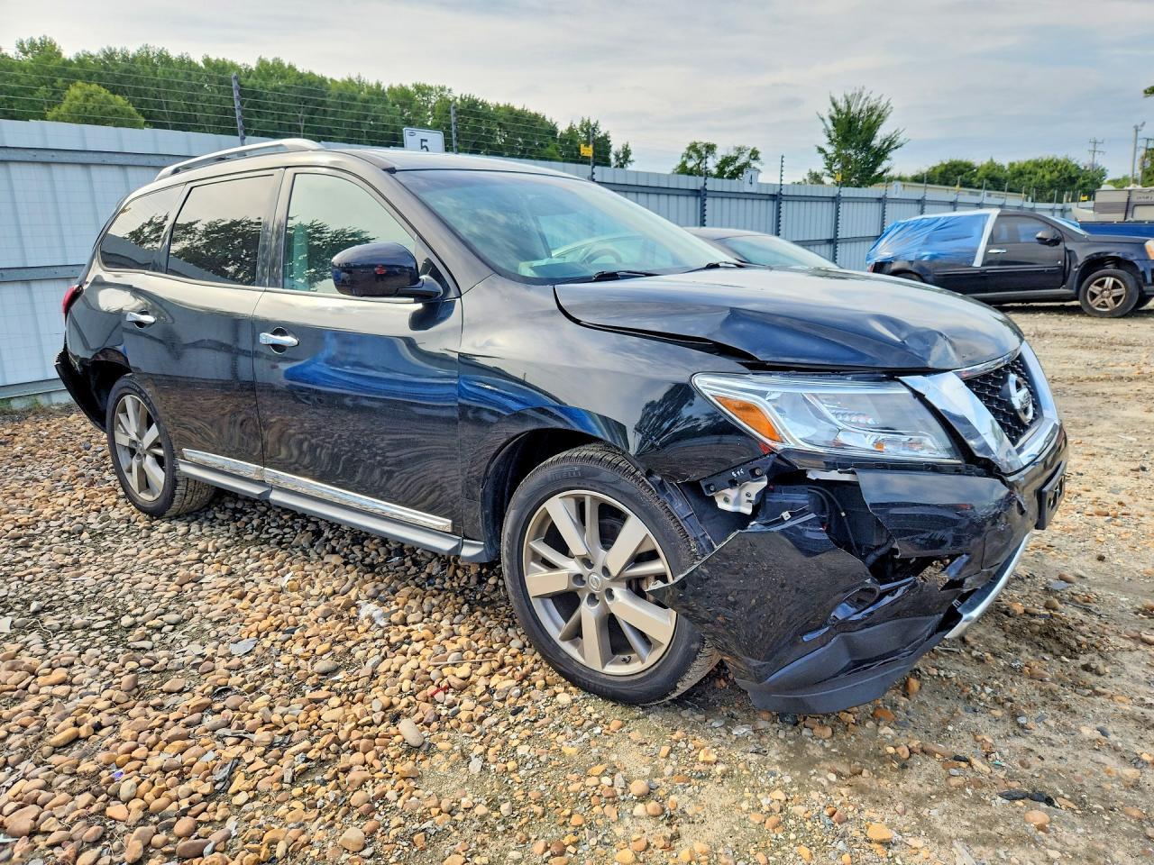 2013 Nissan Pathfinder S - Image 4